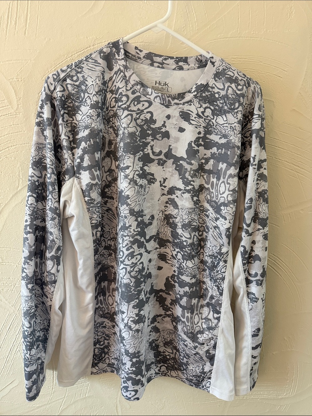 Huk Long Sleeve Performance Shirt in Gray Camo and White